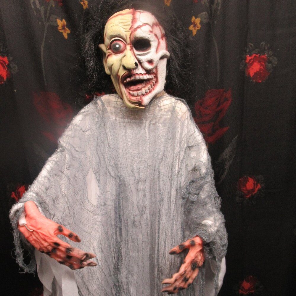 Halloween Hanging Ghoul